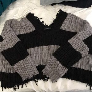 Vici cropped, low neck sweater!